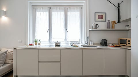 Apartment (1 Bedroom) | Private kitchen | Espresso maker, microwave, oven, stovetop