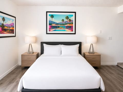 Junior Studio Suite, Kitchen | Blackout drapes, iron/ironing board, WiFi (free)