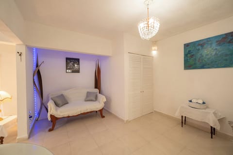 Deluxe House, Garden View | Living area