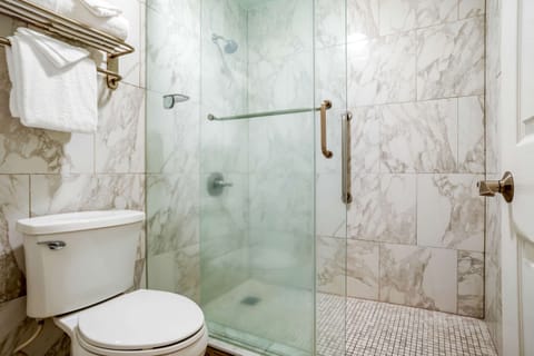 Desk, blackout drapes, iron/ironing board, free cribs/infant beds