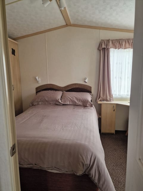 2 bedrooms, WiFi (free), bed sheets