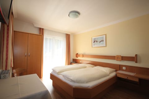 In-room safe, WiFi (free)