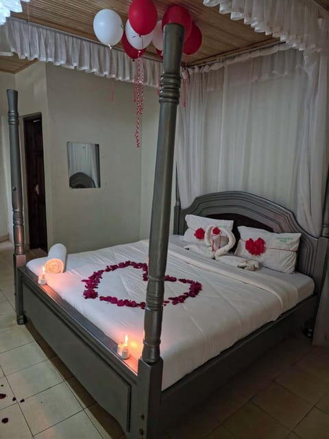 Standard Double Room | WiFi (free), individually decorated, individually furnished, bed sheets