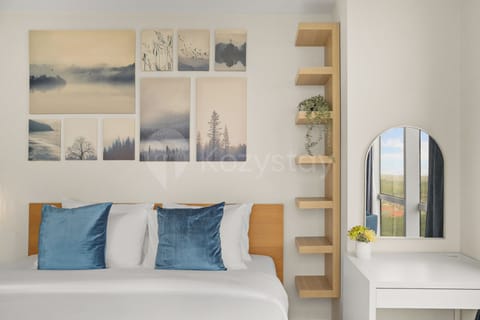 Apartment, 3 Bedrooms, City View | Desk, laptop workspace, iron/ironing board, WiFi (free)
