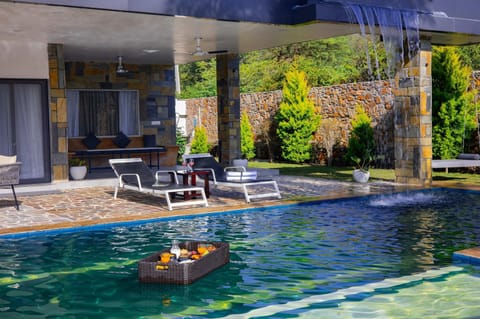 House | 6 bedrooms