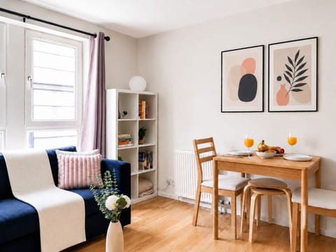 City Apartment, 2 Bedrooms, Non Smoking | In-room dining