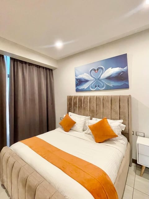 Luxury Apartment, Balcony, City View | Laptop workspace, iron/ironing board, WiFi (free)