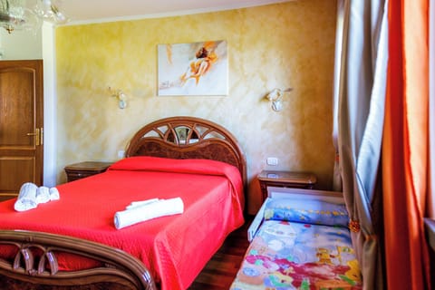 House, Patio, Garden View | Iron/ironing board, WiFi (free)