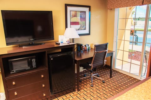 Premium bedding, desk, iron/ironing board, free cribs/infant beds