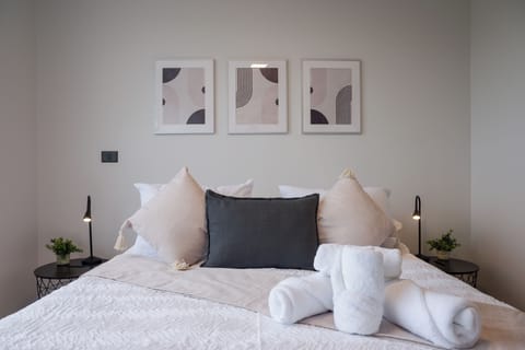 Family Apartment, City View | Blackout drapes, iron/ironing board, WiFi (free)