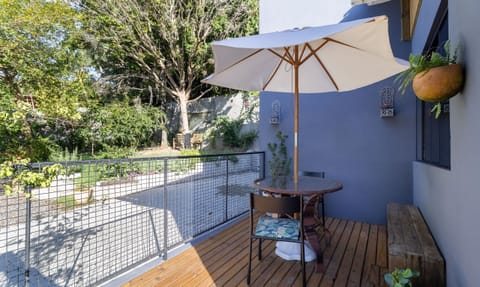 Basic Apartment | Outdoor dining