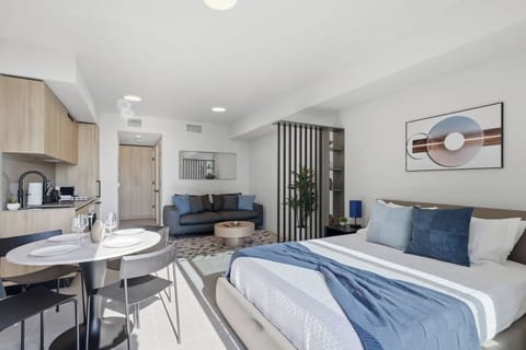 Deluxe Studio, Ocean View | Laptop workspace, WiFi (free)