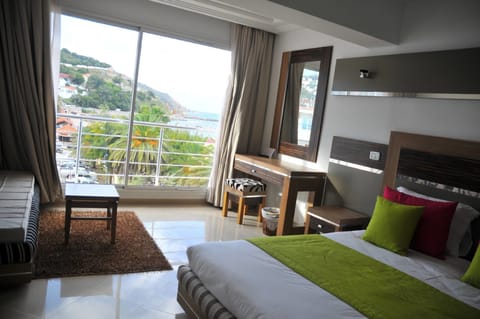 Suite | Premium bedding, in-room safe, blackout drapes, soundproofing