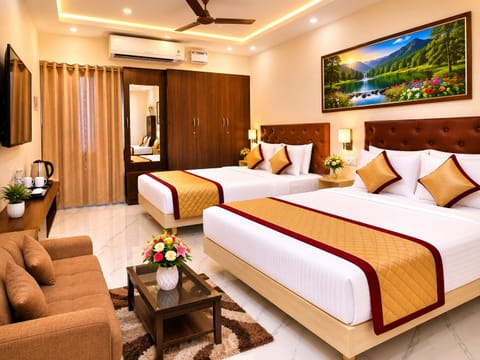 Family Double Room | Desk, laptop workspace, WiFi (free)