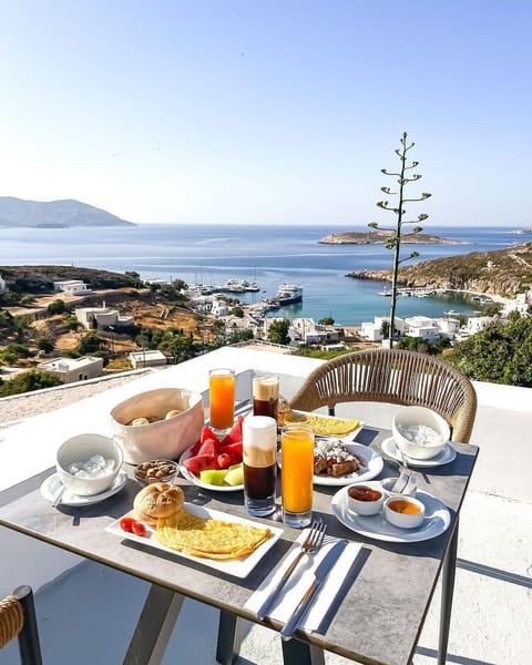Daily cooked-to-order breakfast for a fee