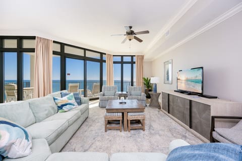 Condo, 3 Bedrooms | Living area