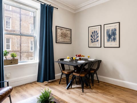 City Apartment, 2 Bedrooms, Non Smoking | Dining