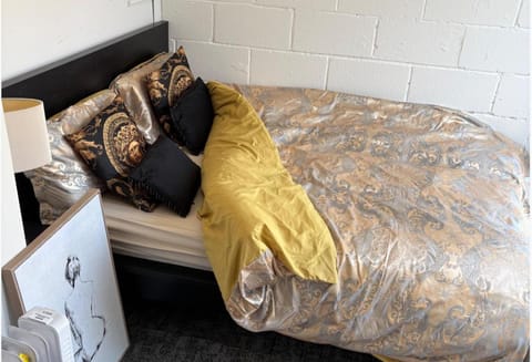 1 bedroom, iron/ironing board, WiFi (free), bed sheets
