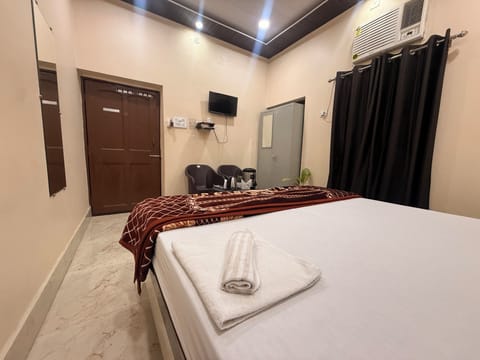 Comfort Double Room | Iron/ironing board (on request), WiFi (free)