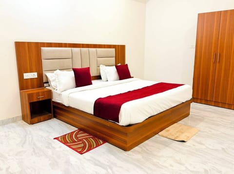 Double or Twin Room | Iron/ironing board, WiFi (free)