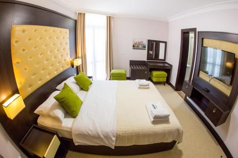 Deluxe Double Room, Balcony, Garden View | Iron/ironing board, WiFi (free)