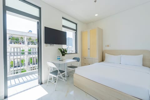 Studio, Balcony, City View | Desk, WiFi (free), bed sheets