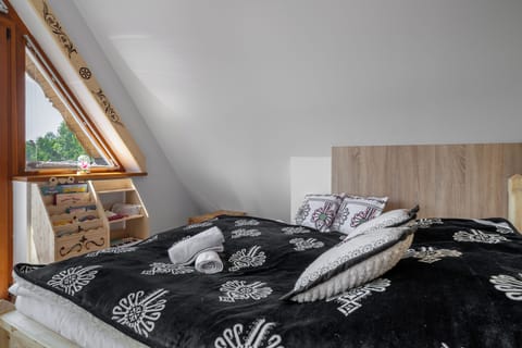 Apartment, Balcony, Mountain View | Iron/ironing board, WiFi (free)