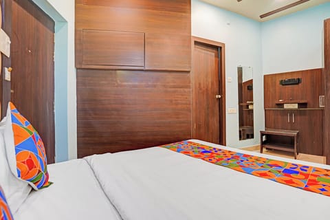 In-room safe, desk, WiFi (free), bed sheets