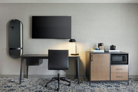 Premium bedding, in-room safe, desk, laptop workspace