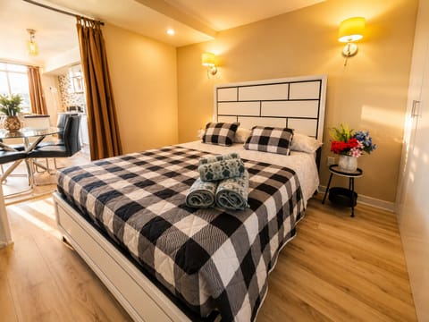 Apartment, City View | Premium bedding, WiFi (free), bed sheets