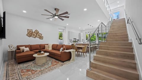 House (4 Bedrooms) | Front of property