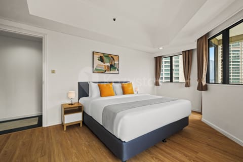 Apartment, 2 Bedrooms, City View | Desk, laptop workspace, iron/ironing board, WiFi (free)