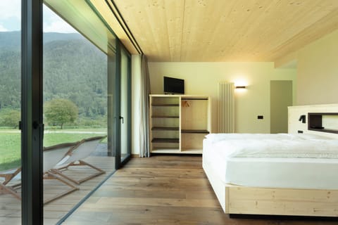 Comfort Quadruple Room | In-room safe, soundproofing, WiFi (free)