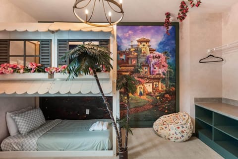 House | 8 bedrooms, high-speed internet