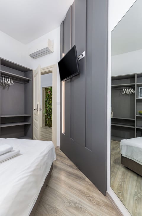 Double or Twin Room | Premium bedding, down comforters, pillowtop beds, in-room safe