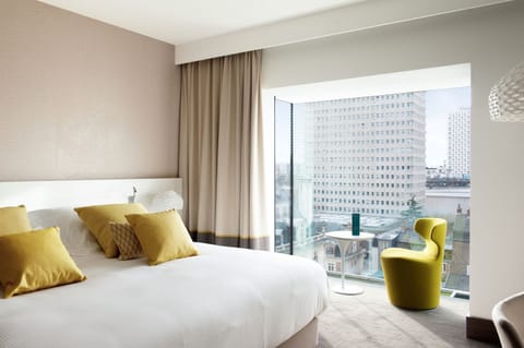 Deluxe Room, 1 Queen Bed, Non Smoking (Larger Room;Twin bed on request) | Premium bedding, minibar, in-room safe, desk