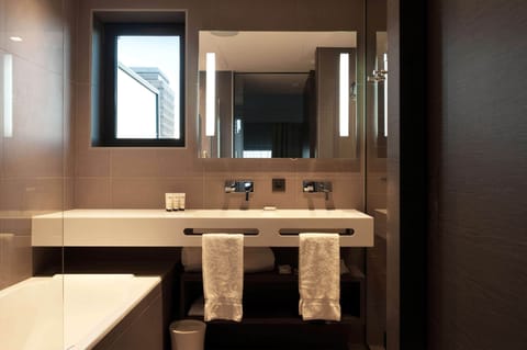 Suite, 1 King Bed, Non Smoking (with Sofabed) | Premium bedding, minibar, in-room safe, desk