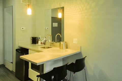 Premium bedding, iron/ironing board, rollaway beds, free WiFi