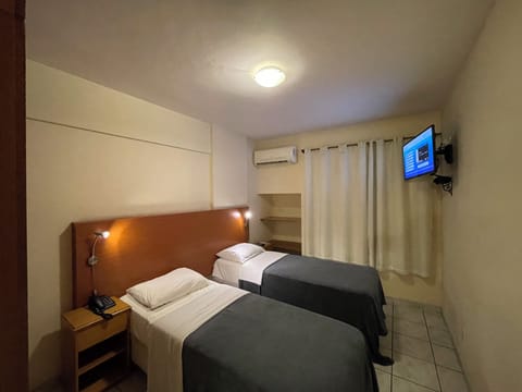 Deluxe Twin Room | 1 bedroom, in-room safe, desk, laptop workspace