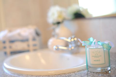 House, 1 Bedroom | Bathroom | Shower, hair dryer, bidet, toilet paper