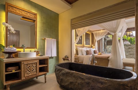 Prema Suite with Free Afternoon Tea | Bathroom | Separate tub and shower, free toiletries, hair dryer, bathrobes