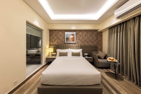 Standard Double Room | Premium bedding, minibar, desk, laptop workspace