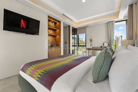 Villa, 3 Bedrooms, Pool View | Desk, laptop workspace, iron/ironing board, WiFi (free)