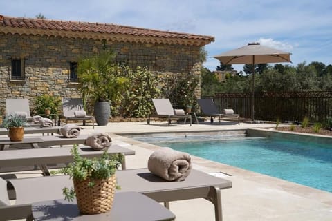 Trinitario Room | Pool | Seasonal outdoor pool, open 8:00 AM to 8:00 PM, sun loungers