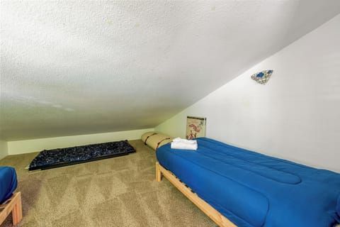 Signature House, 3 Bedrooms, Mountain View | Laptop workspace, iron/ironing board, WiFi (free)
