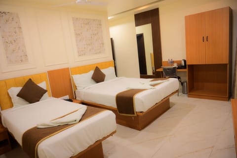 Deluxe Room | Desk, laptop workspace, WiFi (free)