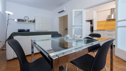 Apartment (1 Bedroom) | Living area | TV