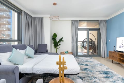 Deluxe Apartment, Balcony, Harbor View | In-room safe, blackout drapes, iron/ironing board, WiFi (free)