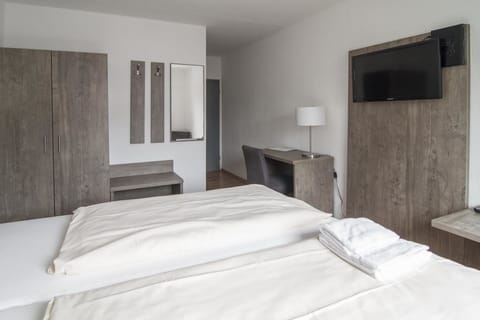 Single Room, Non Smoking | Desk, cribs/infant beds, rollaway beds, free WiFi