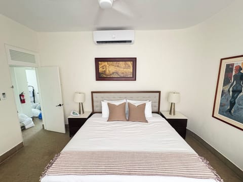 Desk, laptop workspace, iron/ironing board, WiFi (free)